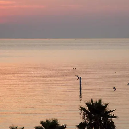 מלון La Maestra 3*