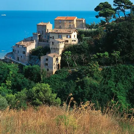 מלון La Maestra 3*