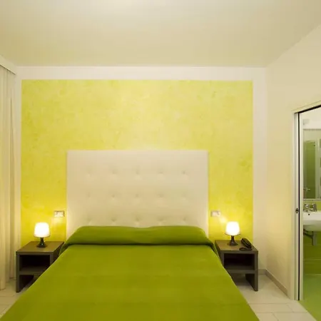 La Maestra גרוטמארה