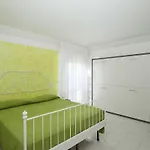 La Maestra 3*