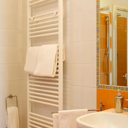 Hotel La Maestra 3*