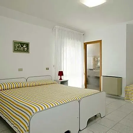 La Maestra 3*